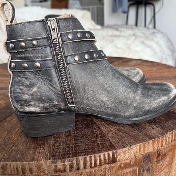 Circle G Black Corral Leather Distressed Studded Harness Belt Round Toe Booties - Picture 6 of 11